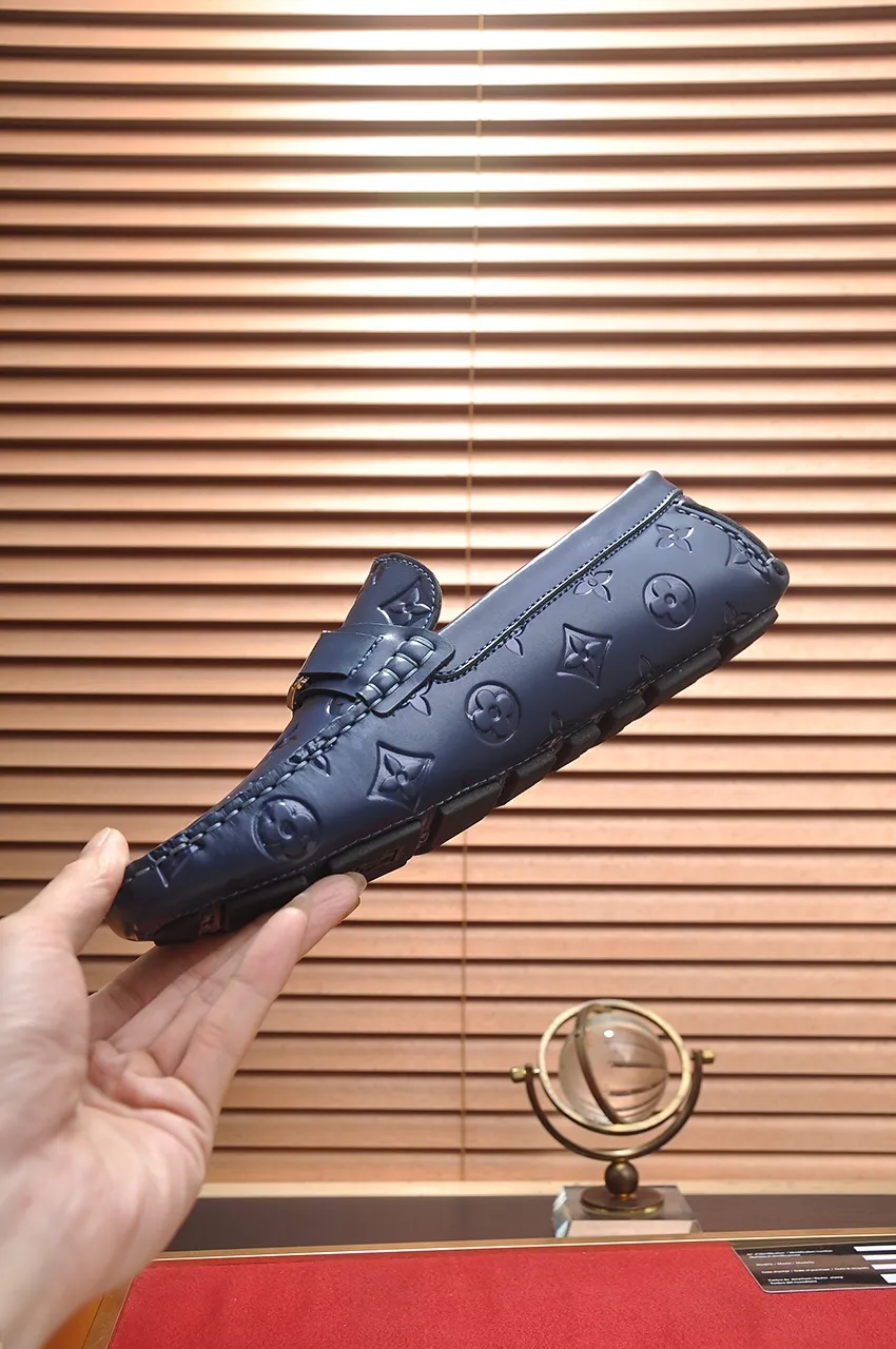 Men's men's shoes 💰420💶 [LV Doudou shoes] (water-dyed cowhide lining) new model is on the market, available on the official website. The new Doudou shoes are processed into single-color materials, and the uppers are made of imported horsehide leather. The body of the shoe is fully hemmed with mark thread, and is lined with imported original cowhide leather. The elegant shoe shape is super suitable for all-matching, and the size is 38-44.